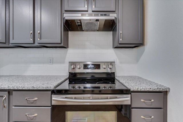 845 S Dellrose Ave, Wichita, KS 67218