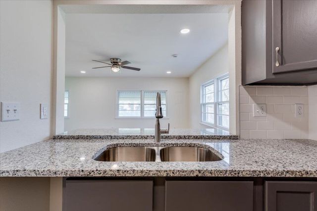 845 S Dellrose Ave, Wichita, KS 67218