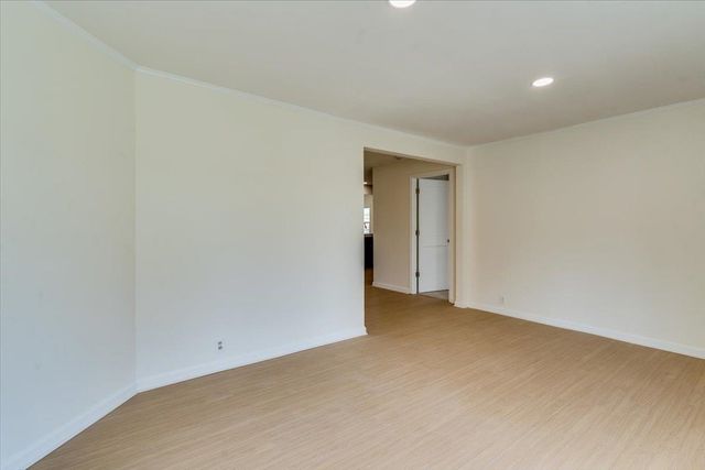 845 S Dellrose Ave, Wichita, KS 67218