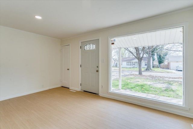 845 S Dellrose Ave, Wichita, KS 67218