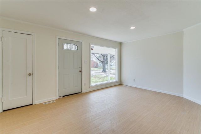 845 S Dellrose Ave, Wichita, KS 67218