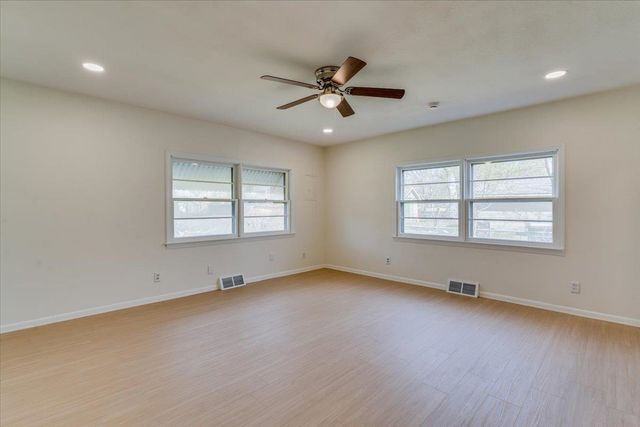 845 S Dellrose Ave, Wichita, KS 67218