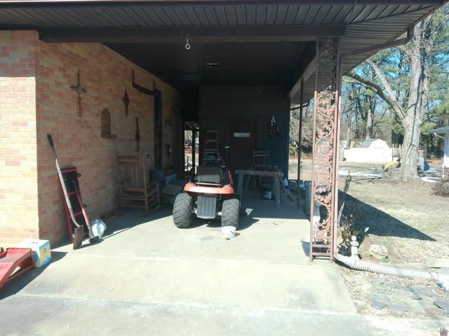 121 Lakeside Dr, Paducah, KY 42003