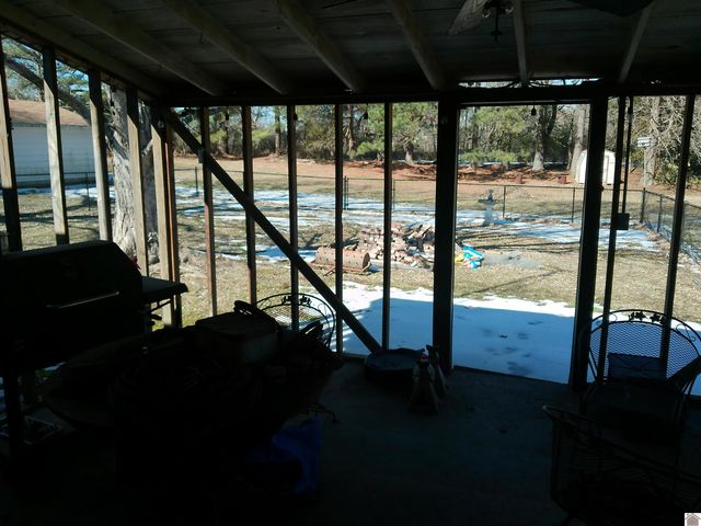 121 Lakeside Dr, Paducah, KY 42003