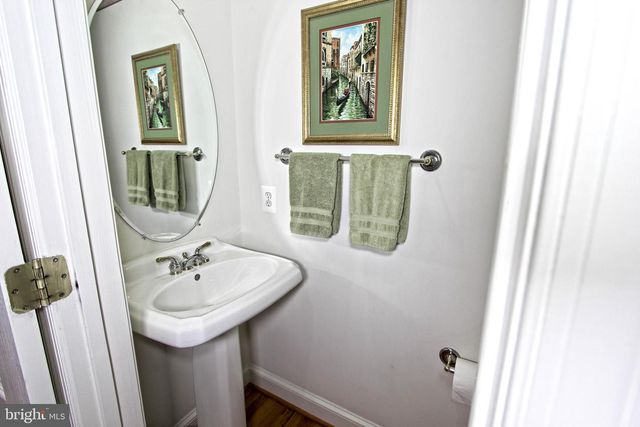 4083 WALNUT COVE CIR, Fairfax, VA 22033