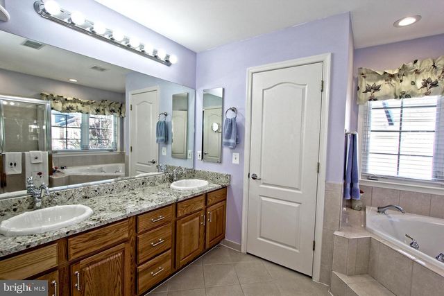 4083 WALNUT COVE CIR, Fairfax, VA 22033