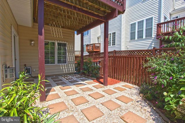 4083 WALNUT COVE CIR, Fairfax, VA 22033
