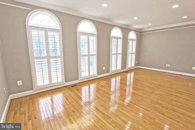 4083 WALNUT COVE CIR, Fairfax, VA 22033
