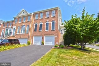 4083 WALNUT COVE CIR, Fairfax, VA 22033