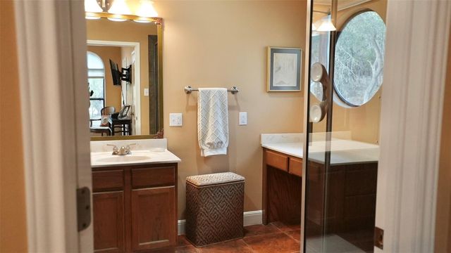 450 Windmill Oaks DR, Wimberley, TX 78676