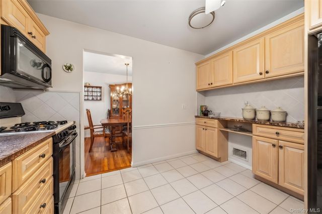 92 Edgewood Drive, Orangeburg, NY 10962