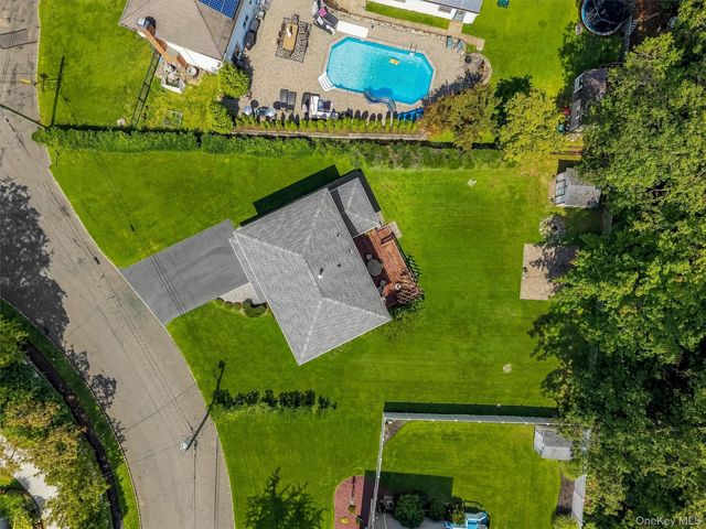 92 Edgewood Drive, Orangeburg, NY 10962