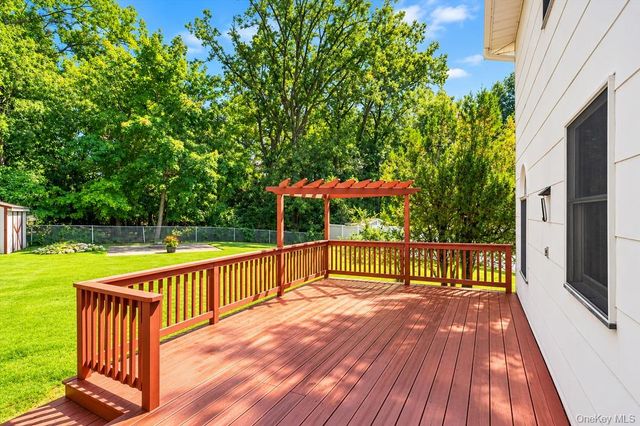 92 Edgewood Drive, Orangeburg, NY 10962