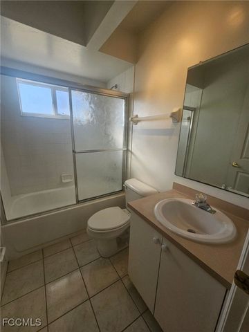 3514 SE Santa Barbara PL, Cape Coral, FL 33904