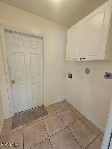 3514 SE Santa Barbara PL, Cape Coral, FL 33904