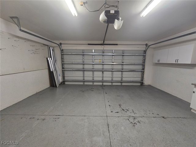 3514 SE Santa Barbara PL, Cape Coral, FL 33904