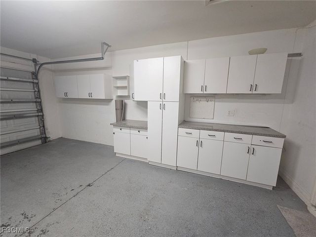 3514 SE Santa Barbara PL, Cape Coral, FL 33904