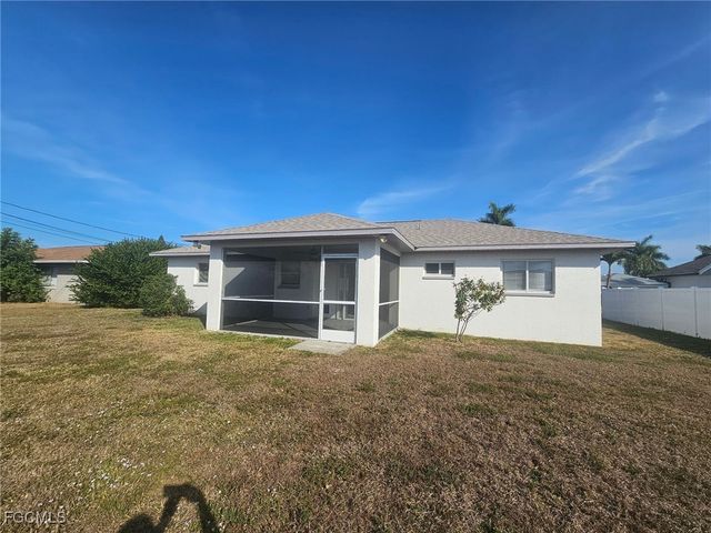 3514 SE Santa Barbara PL, Cape Coral, FL 33904