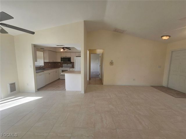 3514 SE Santa Barbara PL, Cape Coral, FL 33904