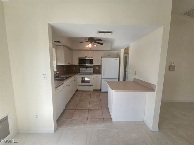 3514 SE Santa Barbara PL, Cape Coral, FL 33904