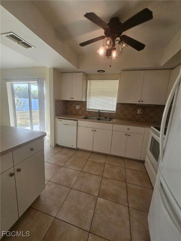 3514 SE Santa Barbara PL, Cape Coral, FL 33904