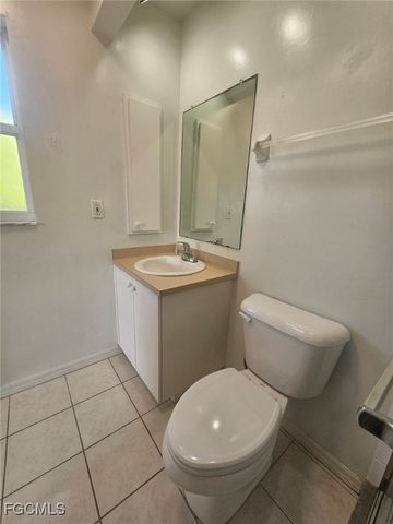 3514 SE Santa Barbara PL, Cape Coral, FL 33904