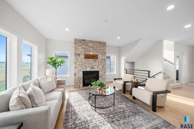 1517 W Autumn Cir Circle, Brandon, SD 57005