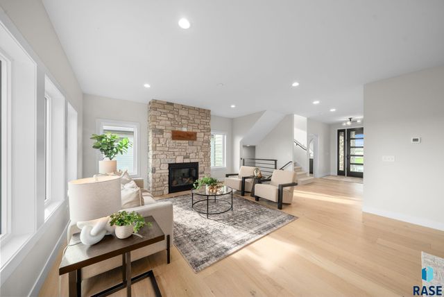 1517 W Autumn Cir Circle, Brandon, SD 57005