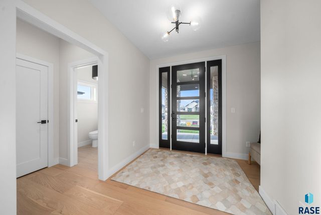 1517 W Autumn Cir Circle, Brandon, SD 57005