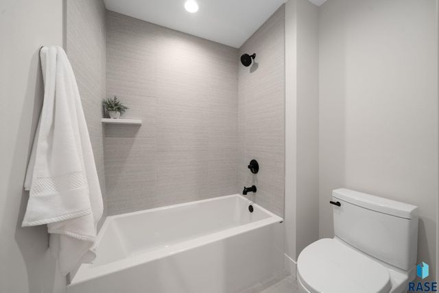 1517 W Autumn Cir Circle, Brandon, SD 57005