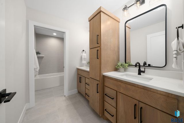 1517 W Autumn Cir Circle, Brandon, SD 57005