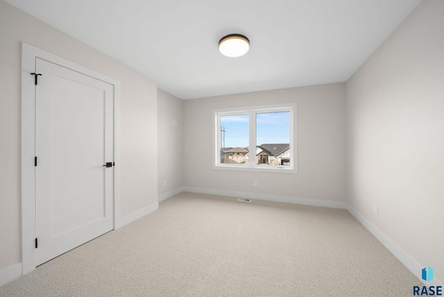 1517 W Autumn Cir Circle, Brandon, SD 57005