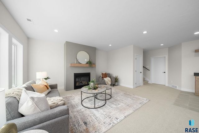 1517 W Autumn Cir Circle, Brandon, SD 57005