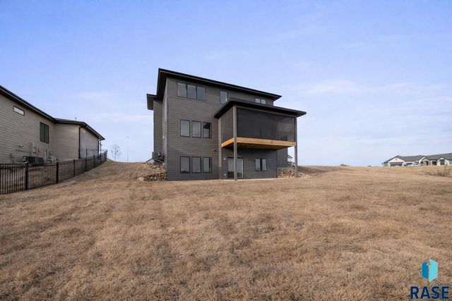 1517 W Autumn Cir Circle, Brandon, SD 57005