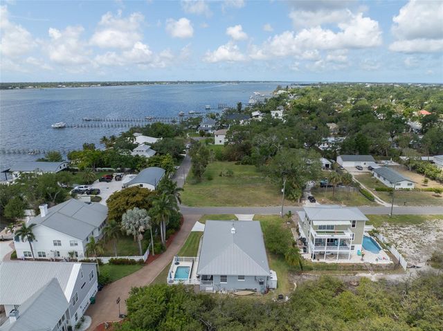 310 13TH AVENUE W, Palmetto, FL 34221