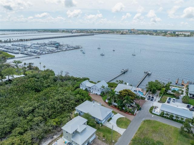 310 13TH AVENUE W, Palmetto, FL 34221