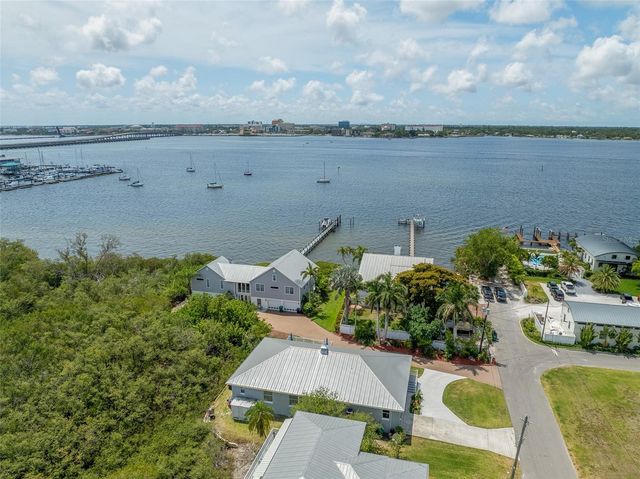 310 13TH AVENUE W, Palmetto, FL 34221
