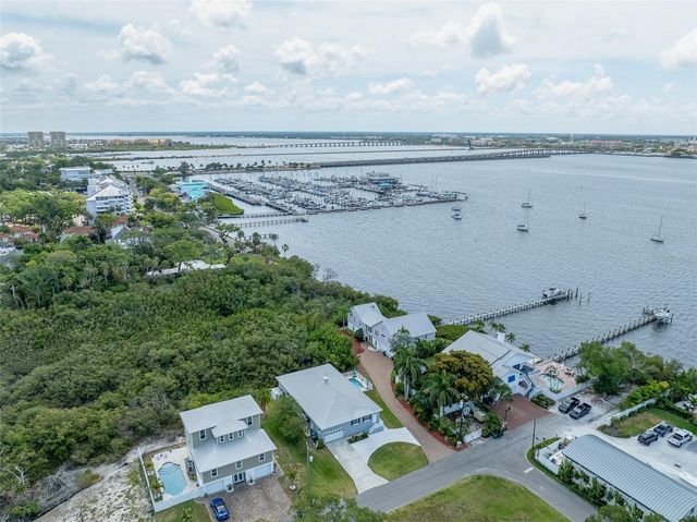 310 13TH AVENUE W, Palmetto, FL 34221