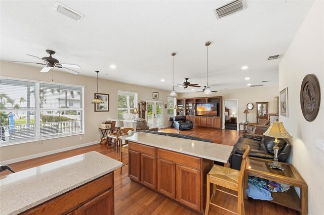 310 13TH AVENUE W, Palmetto, FL 34221