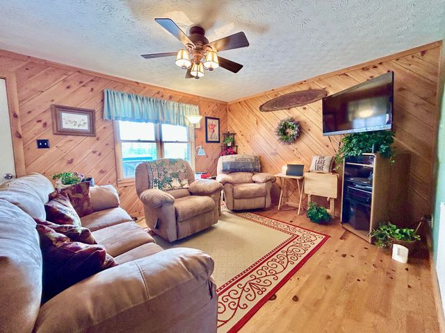 96 Vicki Street, Nancy, KY 42544