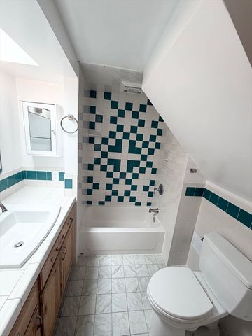 216 Crest Ave, Revere, MA 02151