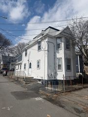 216 Crest Ave, Revere, MA 02151