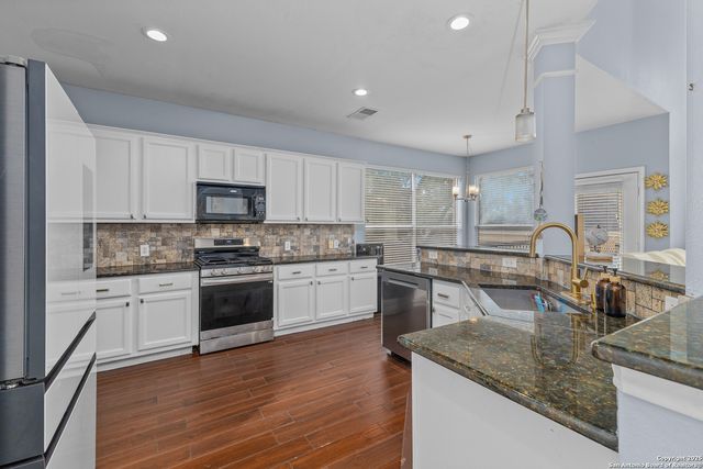 718 Wildgrove Ln, San Antonio, TX 78258