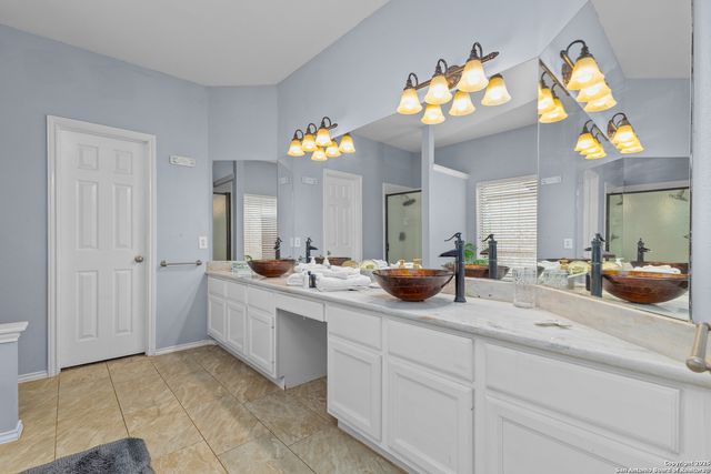 718 Wildgrove Ln, San Antonio, TX 78258