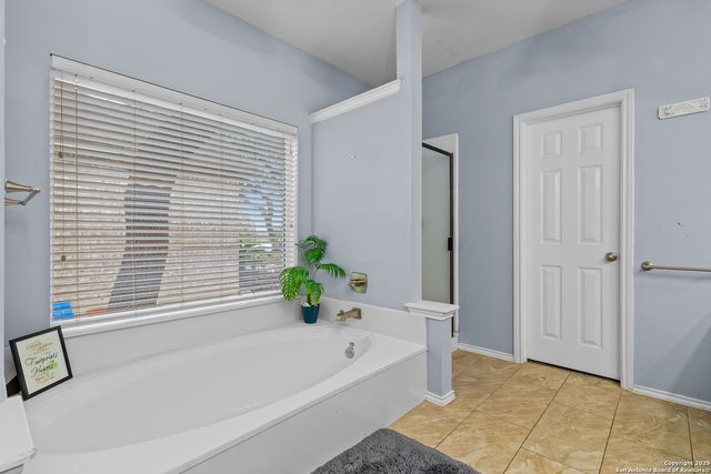 718 Wildgrove Ln, San Antonio, TX 78258