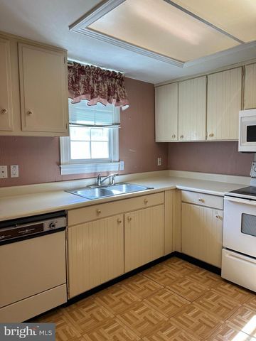 201 YARDLEY CMNS, Yardley, PA 19067