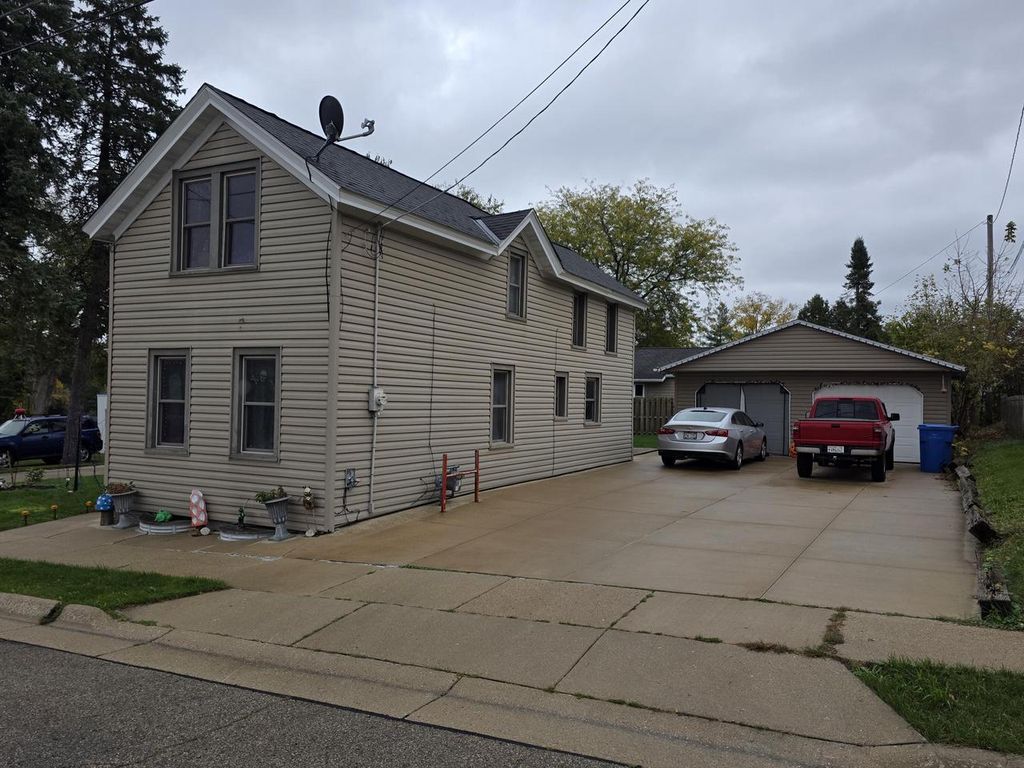 915 Cleveland STREET, Watertown, WI 53098