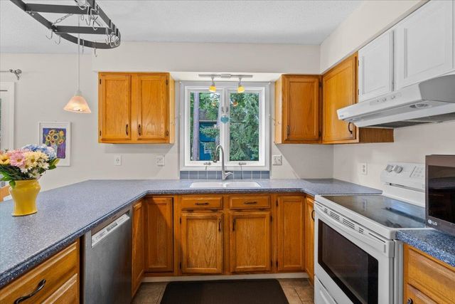 13 Hillside Circle, Essex, VT 05452