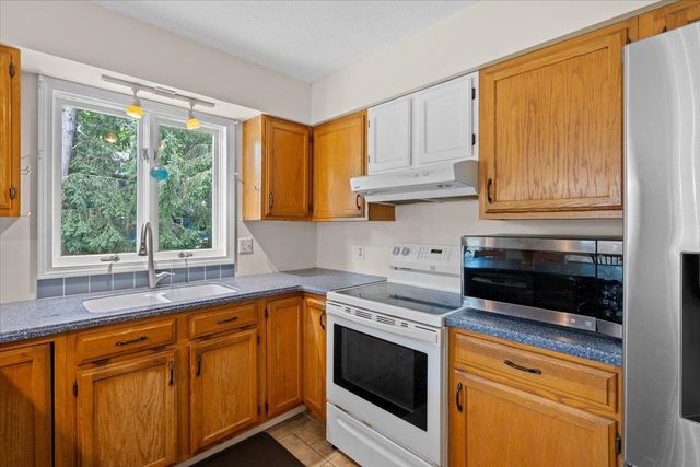 13 Hillside Circle, Essex, VT 05452
