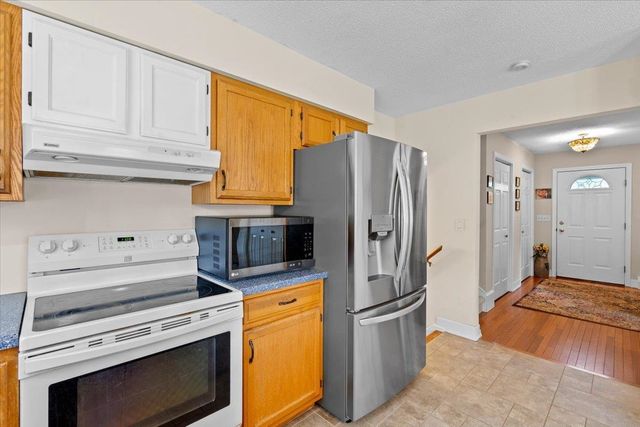 13 Hillside Circle, Essex, VT 05452
